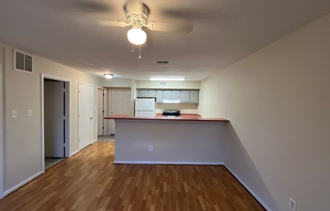 1 bed, 1 bath, $1,050, Unit b04