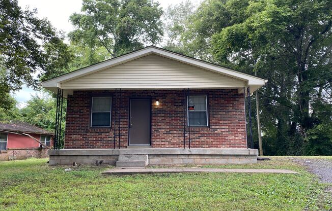 Great Location! Off College St! 3 Bed/1 Bath with 1000 sq. ft.