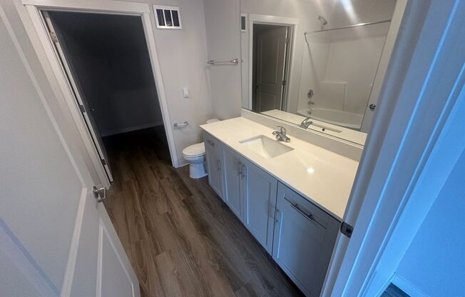 1 bed, 1 bath, 615 sqft, $1,750, Unit 40-203