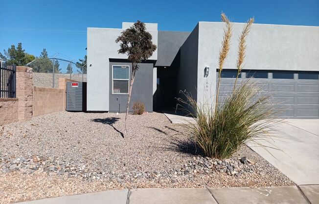 Newly-renovated 3 bedroom, 2 bathroom in Los Lunas! Showings coming soon!