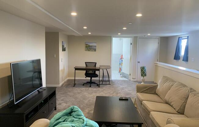 1 bed, 1 bath, 240 sqft, $1,350