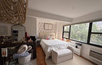 335 E 51 ST