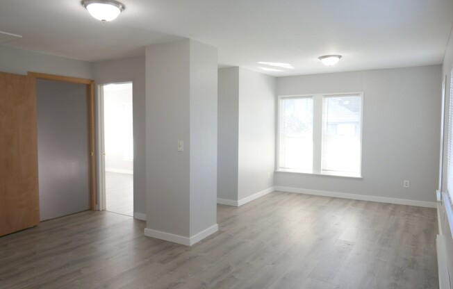 3 beds, 1 bath, $1,650, Unit 1756 Franklin Ave.- B