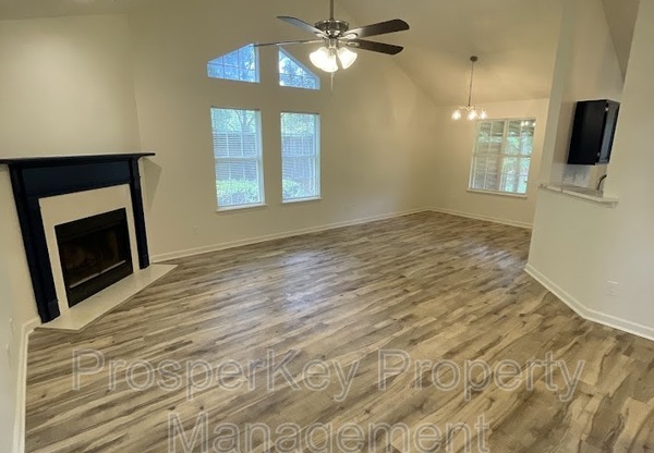 207 TIMBER RDG DR