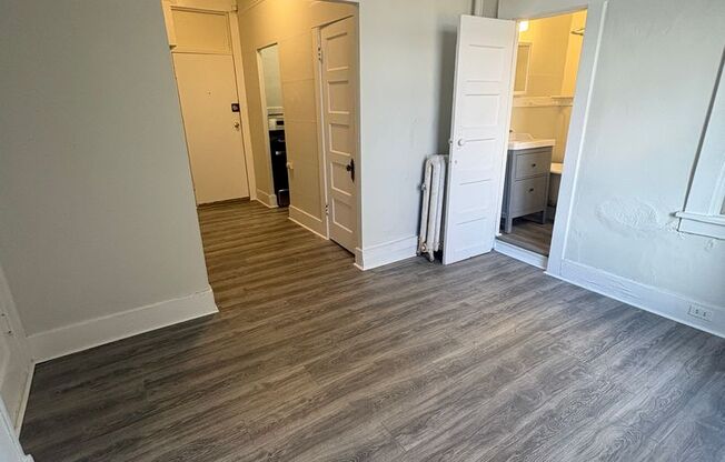 Studio, 1 bath, 200 sqft, $1,199, Unit 206