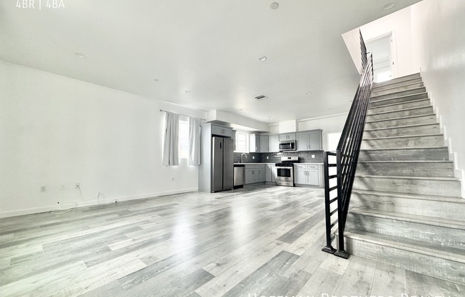 158 N Mariposa Ave
