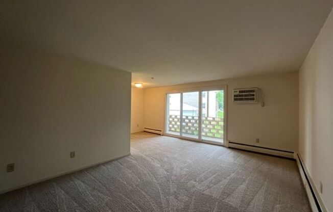 2 beds, 1 bath, 900 sqft, $1,525, Unit 123