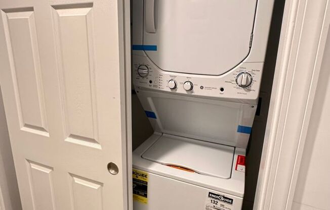 3 beds, 2 baths, 1,292 sqft, $2,045, Unit Unit 302 (Loft)