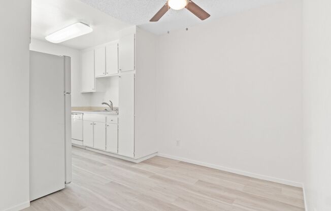 2 beds, 1 bath, 770 sqft, $2,095, Unit 21