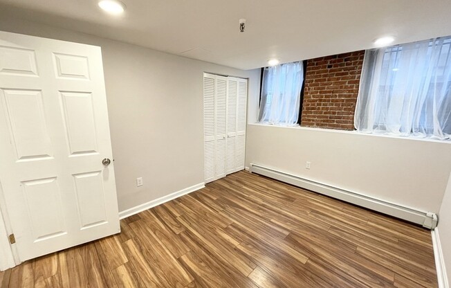 4 beds, 2 baths, $8,000, Unit 26