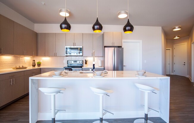 2 beds, 2 baths, 1,528 sqft, $2,300, Unit 612