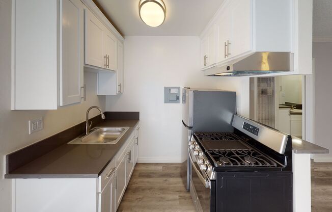 Berryman Apts...Newly Remodeled Apartments Available...Large Windows...Washer/Dryer in Unit!