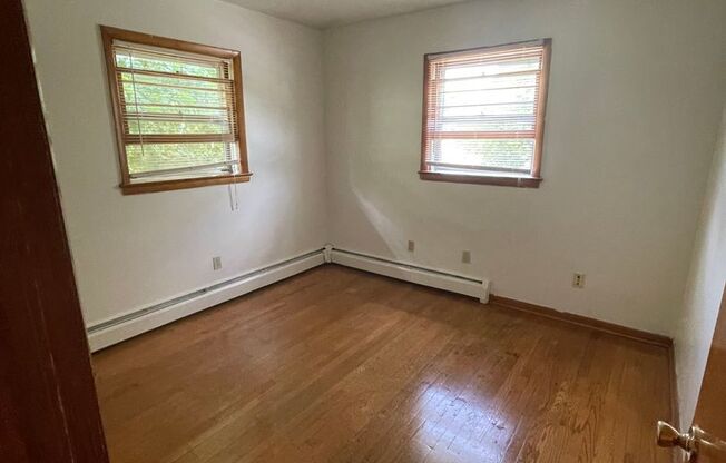 2 beds, 1 bath, 903 sqft, $1,240, Unit C-4