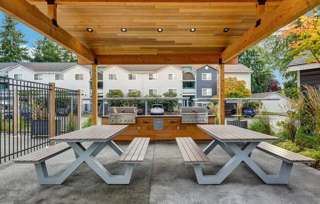 The Lakehouse Apartments Outdoor BBQ Area
