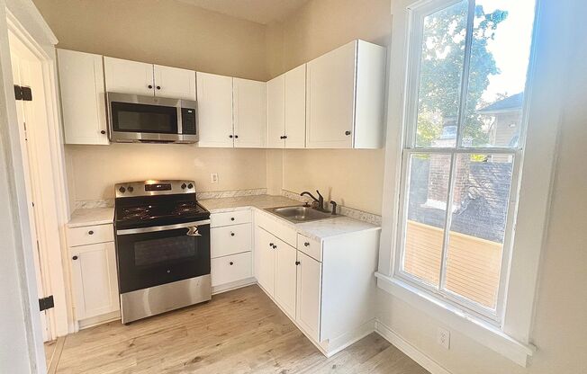 1 bed, 1 bath, 700 sqft, $1,145, Unit Unit 1E