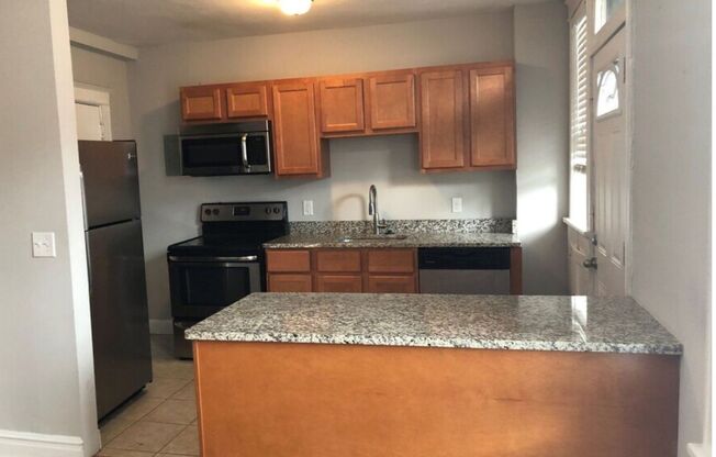 2 beds, 1 bath, 900 sqft, $1,100, Unit D