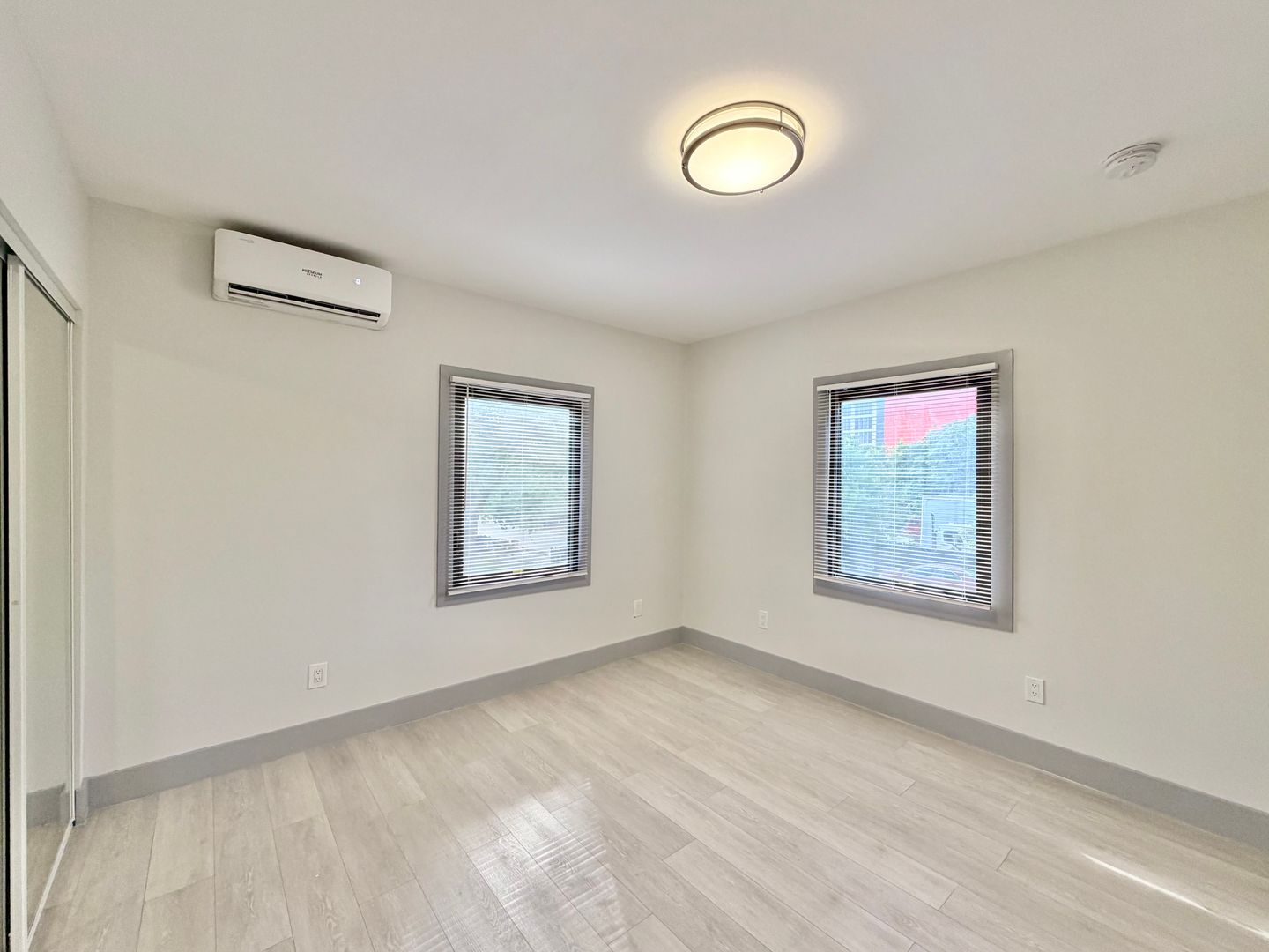 405 NW 37 ST