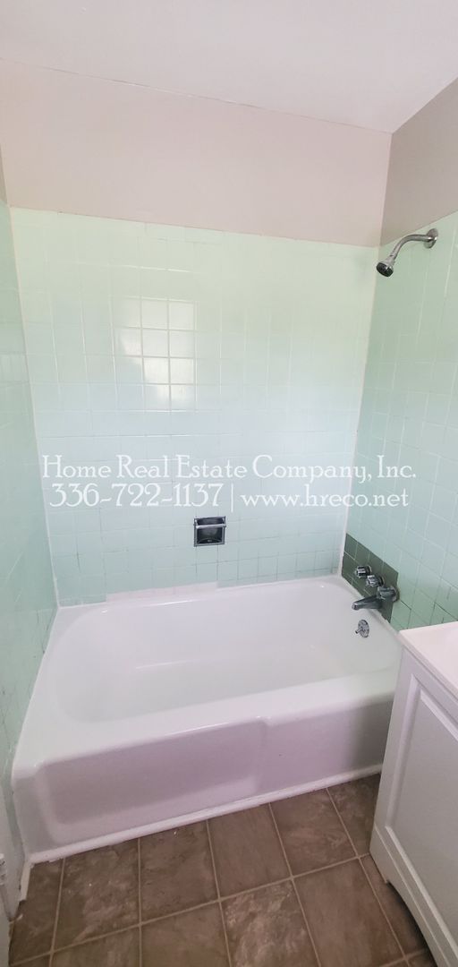 Hadley Apartments | 4170 James Street Apt #8