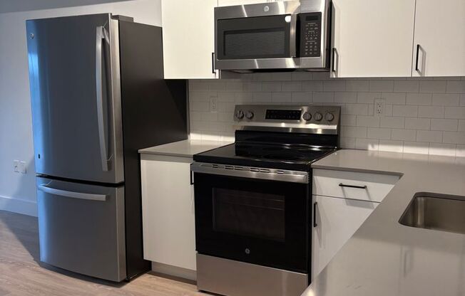 Studio, 1 bath, 485 sqft, $1,925, Unit 702