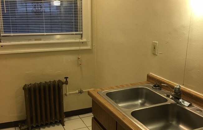 Studio, 1 bath, $895, Unit 4