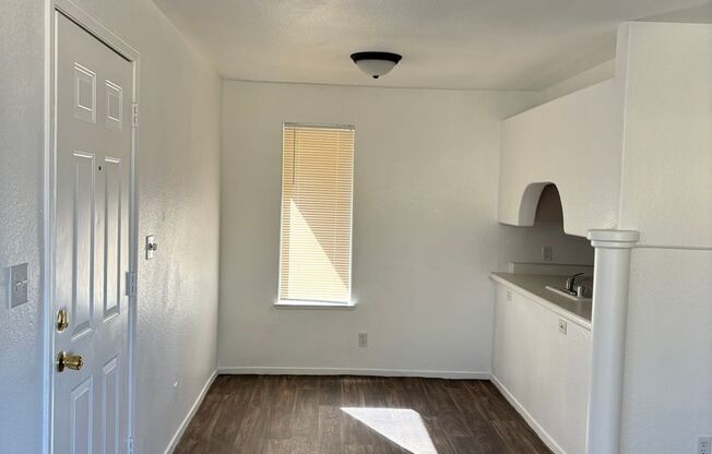 2 beds, 2 baths, $1,350, Unit # 648