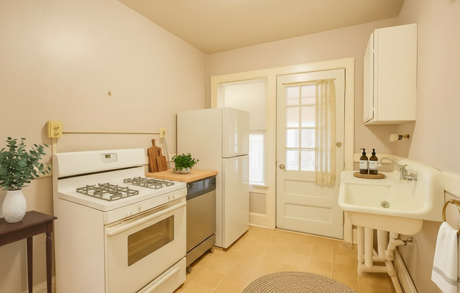 1702 Hague Ave St. Paul, MN 55104