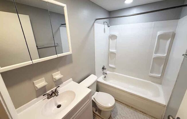 2 beds, 1 bath, 650 sqft, $1,095, Unit 3060-114