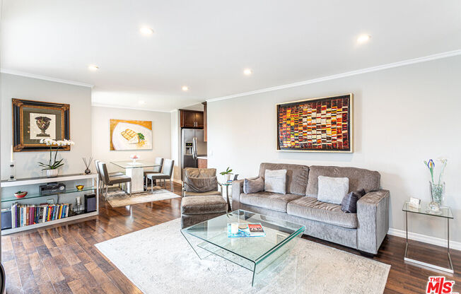2 beds, 2 baths, 844 sqft, $4,200, Unit 516