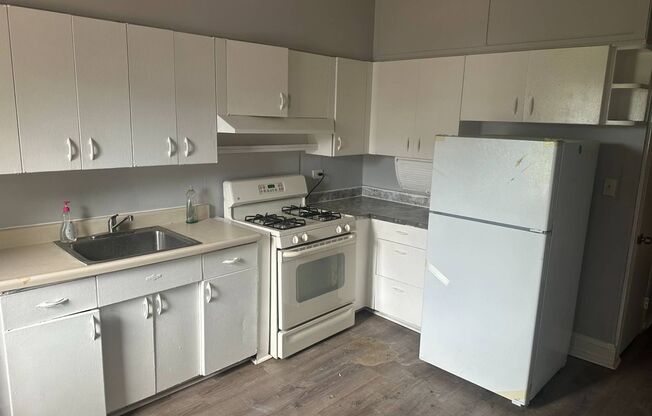 1 bed, 1 bath, $900, Unit 1