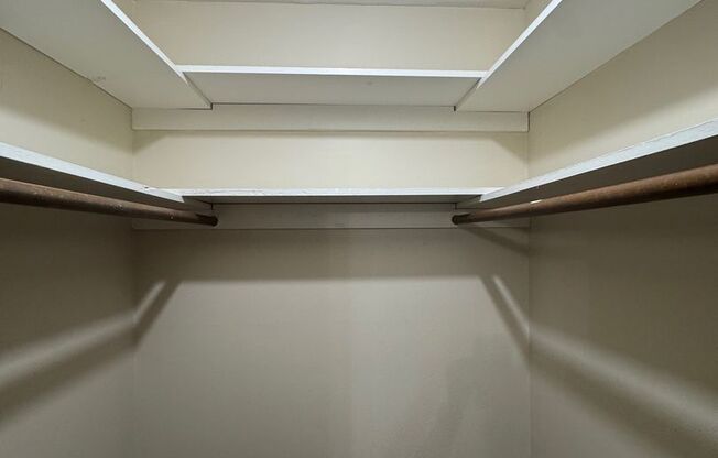 2 beds, 1 bath, 950 sqft, $875, Unit #7