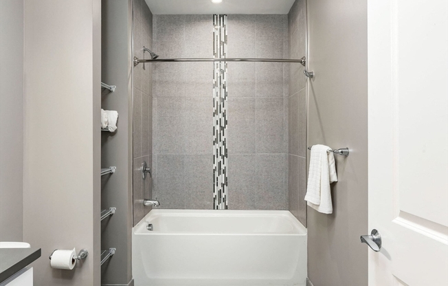 Studio, 1 bath, 370 sqft, $2,400, Unit 603