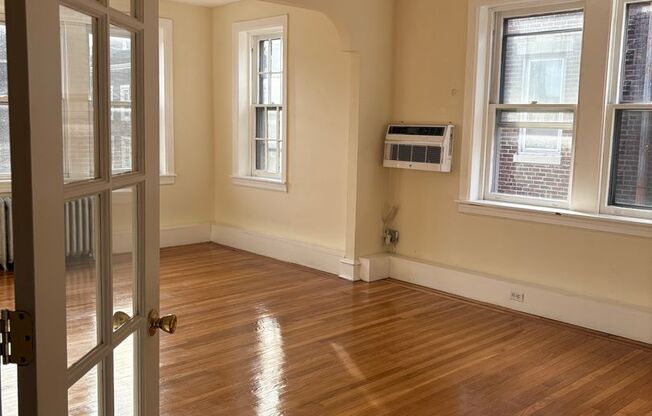 3 beds, 1 bath, 1,425 sqft, $1,495, Unit 4815-D1