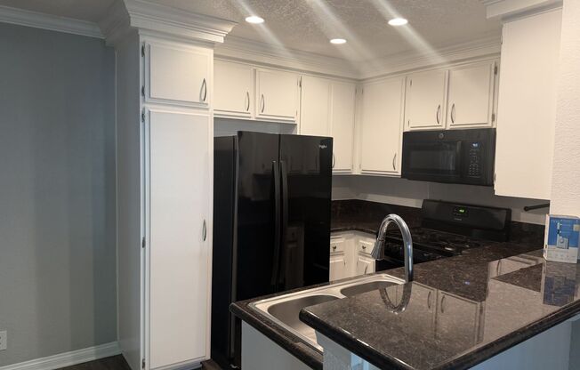 1 bed, 1 bath, 586 sqft, $2,340, Unit 209