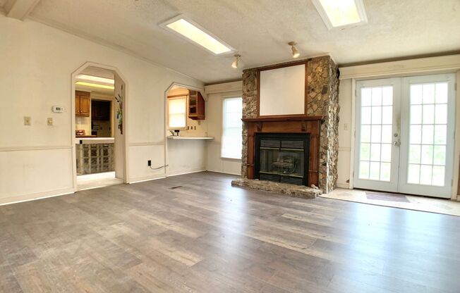2551 Farm Cir