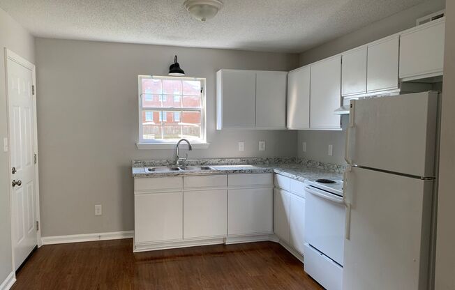 2 beds, 1 bath, 750 sqft, $995, Unit D