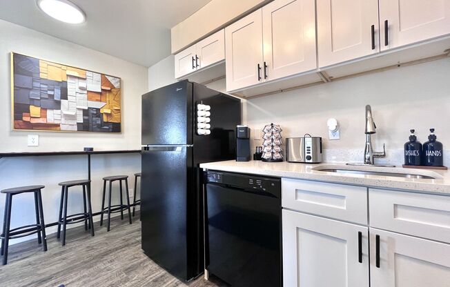 1 bed, 1 bath, 650 sqft, $1,549, Unit 14