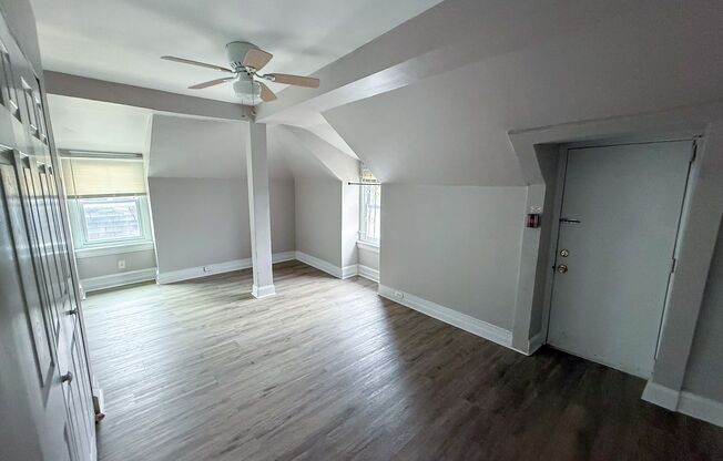 3 beds, 1 bath, 936 sqft, $1,350, Unit 7