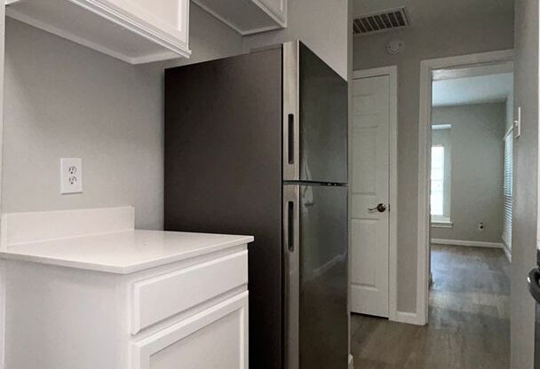1 bed, 1 bath, $1,250, Unit #120