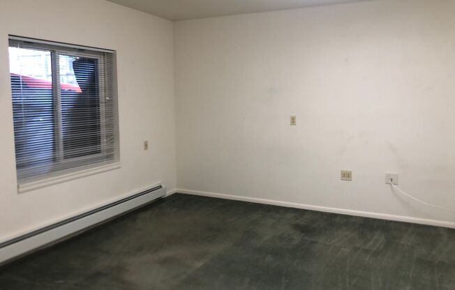 2 beds, 1 bath, $2,200