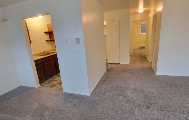 2 beds, 1 bath, 790 sqft, $995, Unit 8