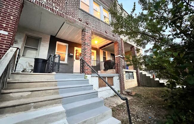 Cozy Modern Updated 3 Bedroom Townhome w/ Stainless Steel