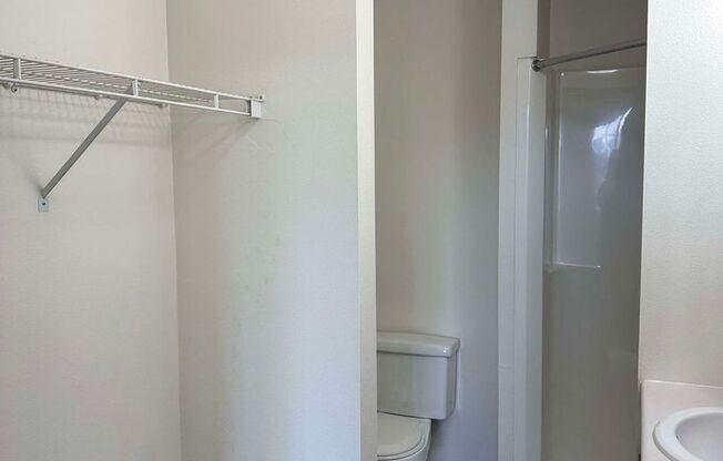 2 beds, 2 baths, $1,075, Unit 1704-305