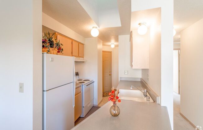 2 beds, 1 bath, 902 sqft, $1,165, Unit 126