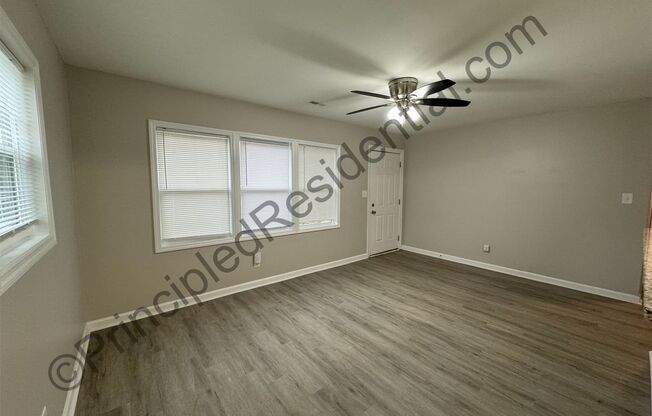 2 beds, 1 bath, $1,300