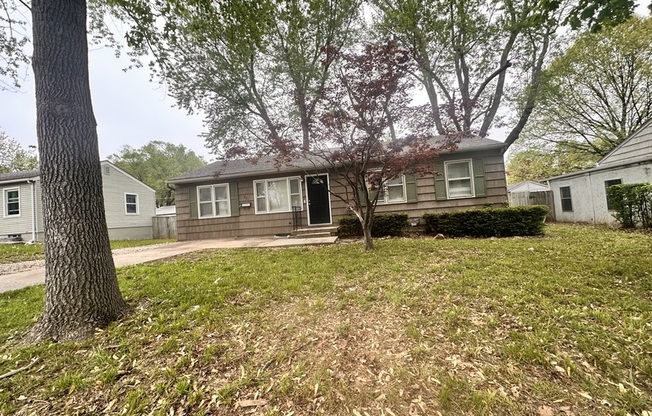201 N JENNINGS RD