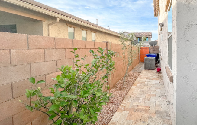 118 E Canyon Way