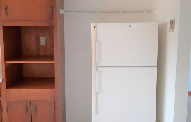 2 beds, 1 bath, 903 sqft, $1,240, Unit M-2