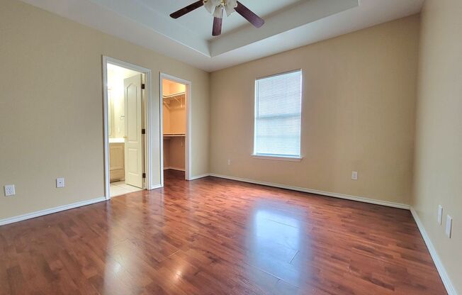 2 beds, 2.5 baths, $875, Unit #7