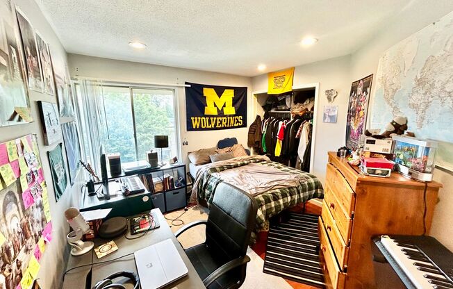 2 beds, 1 bath, 736 sqft, $2,440, Unit 16