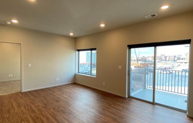 1 bed, 1 bath, 718 sqft, $1,260, Unit 455